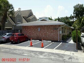 Building Photo - 1416 NE 5th Ct