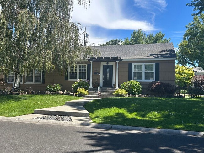 Foto del edificio - NEW LISTING In Desirable N. Richland Neigh...