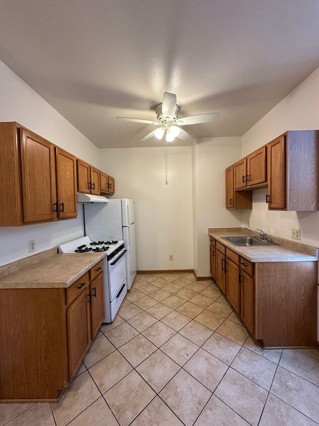 Primary Photo - 302 E Hadley St