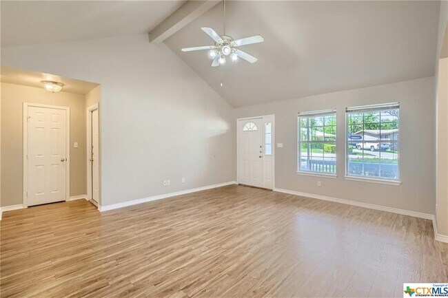 Foto del edificio - 271 W Nacogdoches St