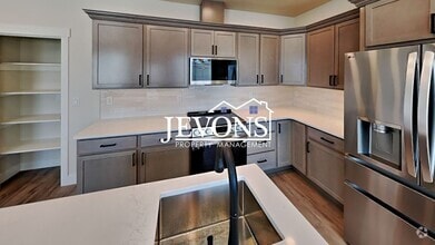Building Photo - 413 S 97th Ave