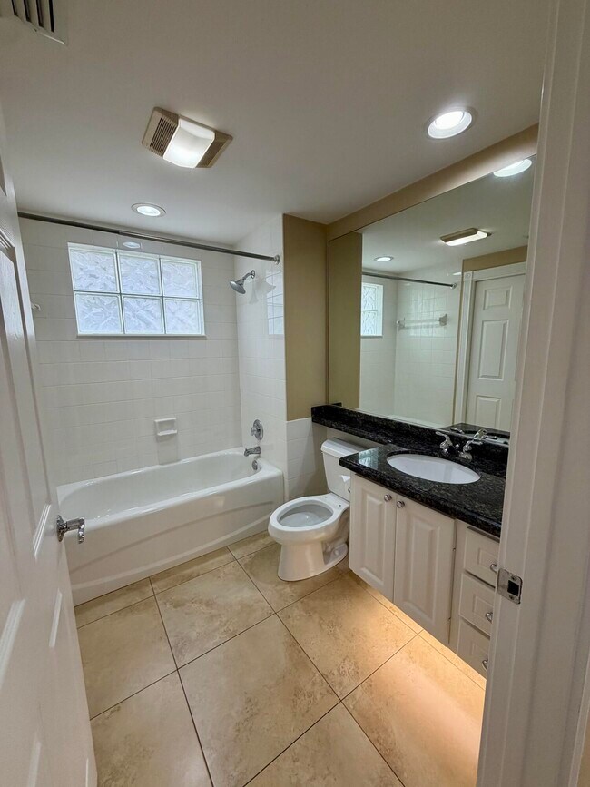 Building Photo - 1605 Jeaga Dr