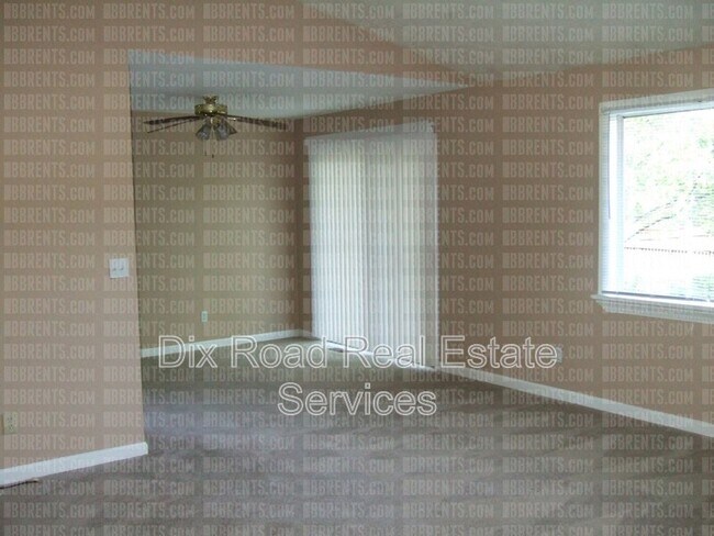 Foto del edificio - 988 Tam-O-Shanter Wy