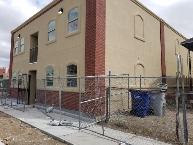 Building Photo - 1108 Myrtle Ave