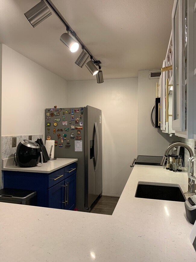 Building Photo - 19 S 1st St