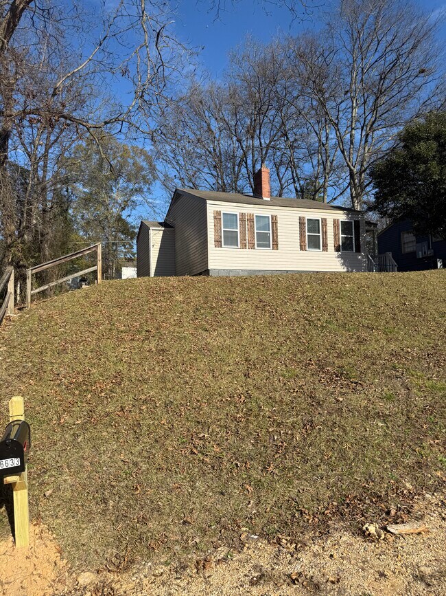 Foto del edificio - 6633 Millard Fuller Rd