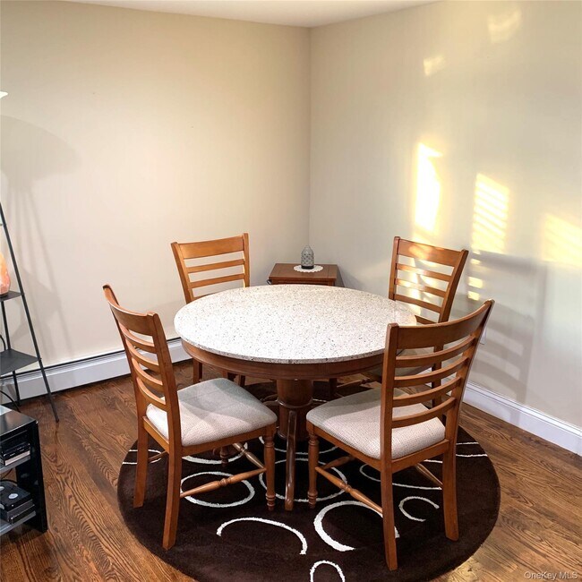 Foto del edificio - 521 W Park Ave