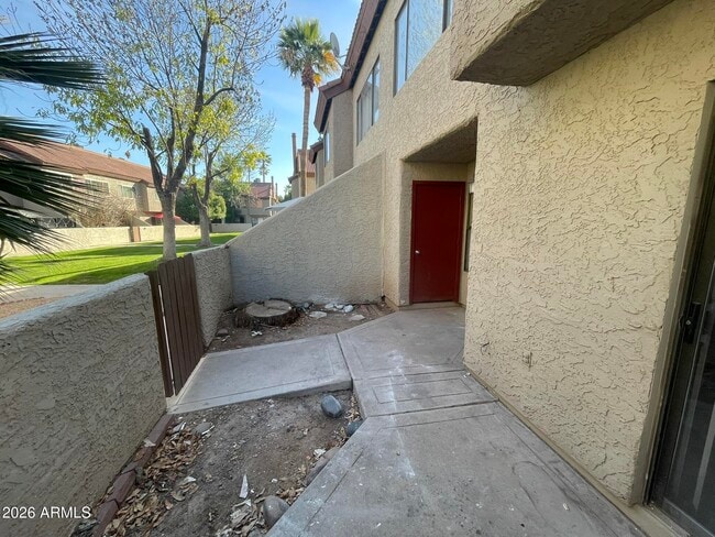 Building Photo - 2040 S Longmore