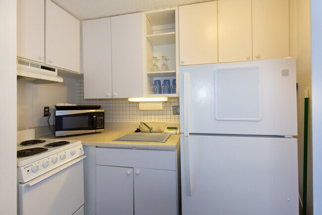 Horno/estufa en la cocina - 2888 Ala Ilima St