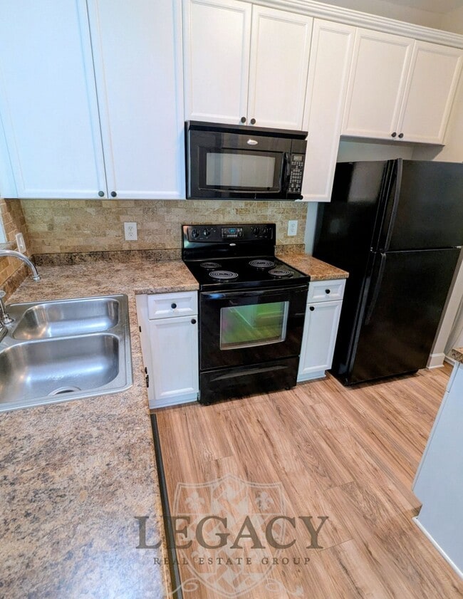Building Photo - 8211 Lenox Creekside Dr