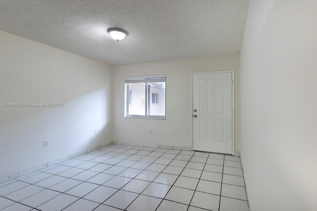 Foto del edificio - 11501 NW 2nd St