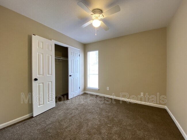 Building Photo - 911 Chesterton Dr