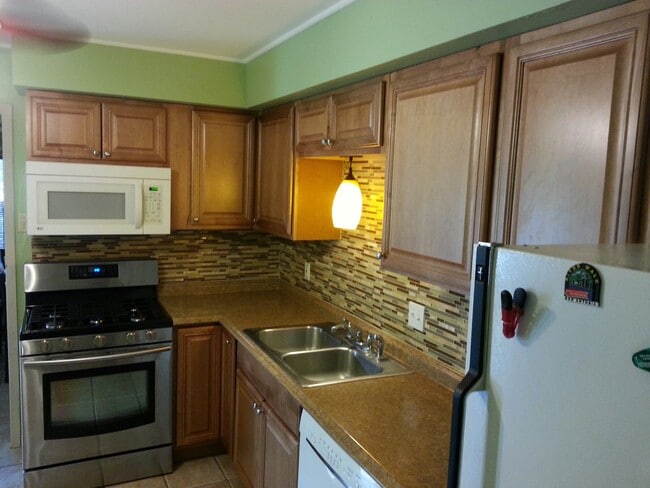 Foto del edificio - 361 Fox Village Ct