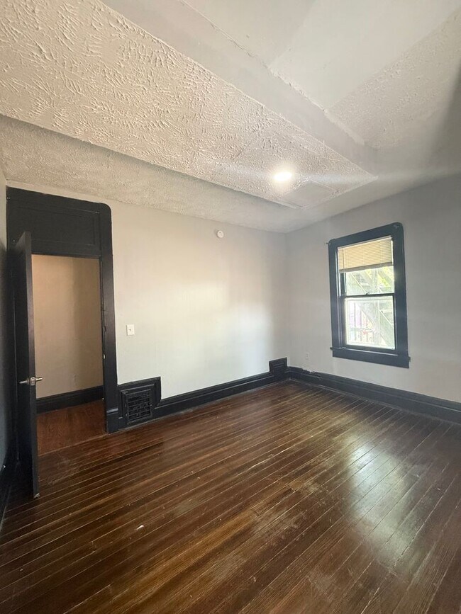 Building Photo - 1336 S 30th Ave