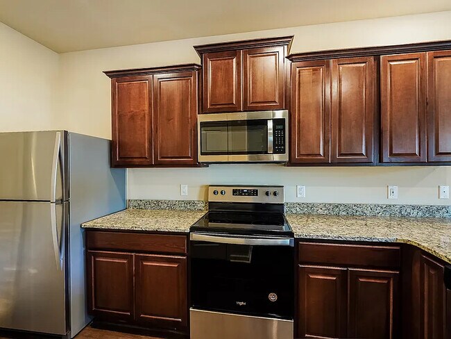 Building Photo - 535 Clover Cir