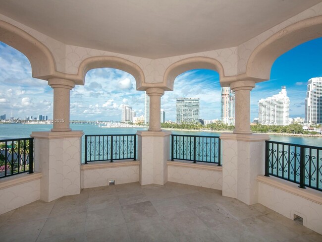 Foto del edificio - 7141 Fisher Island Dr