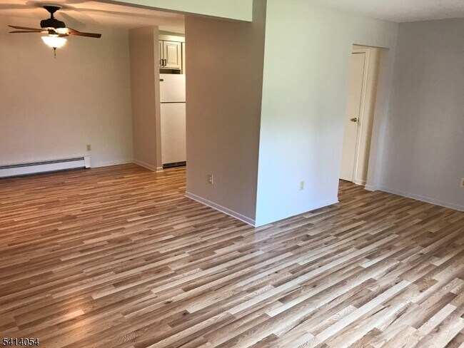 Building Photo - 819 Cricket Ln