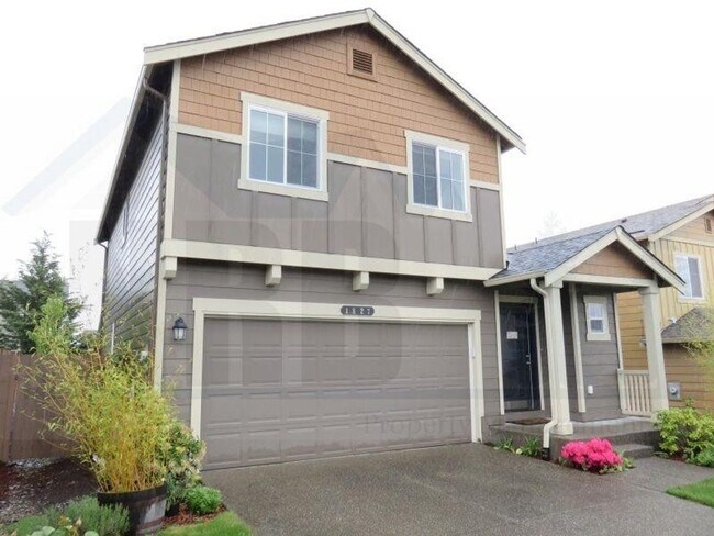 Foto del edificio - Beautiful 4 Bedroom Home located in a Gate...