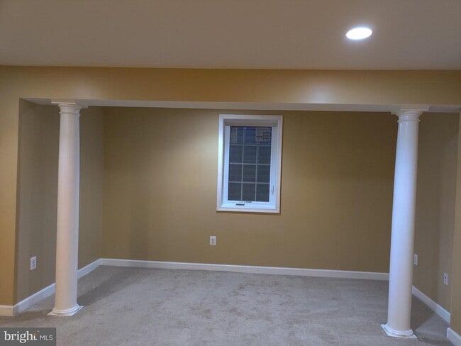 Foto del edificio - 8400 Hessian Hill Ct