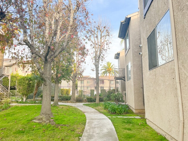 Foto del edificio - 2310 Lillyvale Ave
