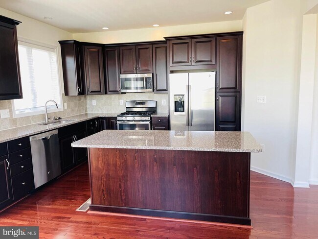 Building Photo - 23351 Milltown Knoll Square