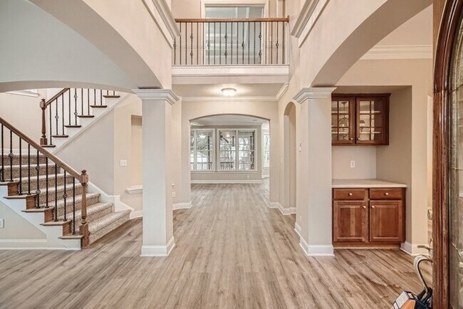 Building Photo - 10911 Fountaingrove Drive, Charlotte, NC, ...