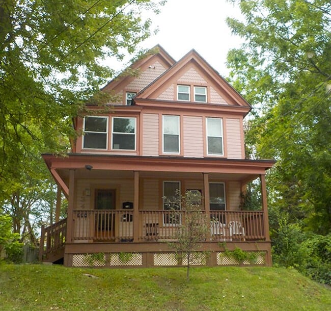Building Photo - 134 Bassett St