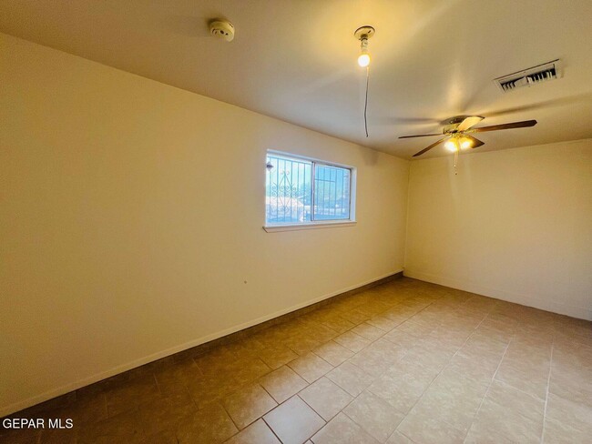 Building Photo - 9632 Montwood Dr