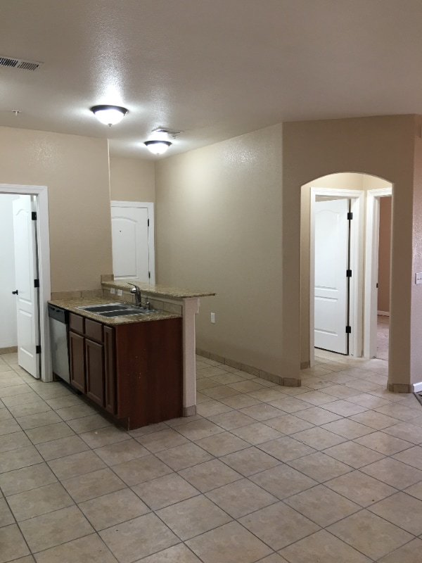 Foto del edificio - 6325 Reynolds Dr