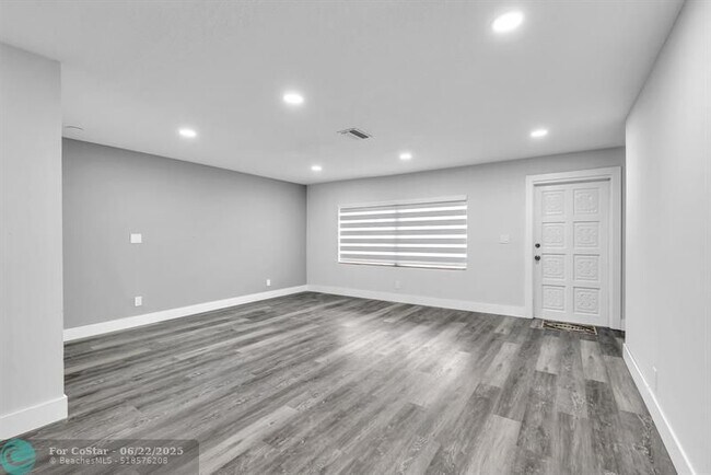 Foto del edificio - 1351 NW 54th Ave