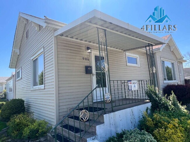 Foto del edificio - "Charming 3-Bed Home with Partially Finished Basement & Gleaming Hardwood Floors in Hammond - 226...