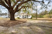 Foto principal - Spacious 2-Bedroom, 1-Bathroom Home in Ric...