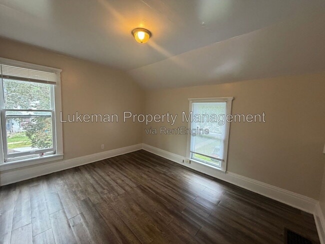 Foto del edificio - 909 Oak St