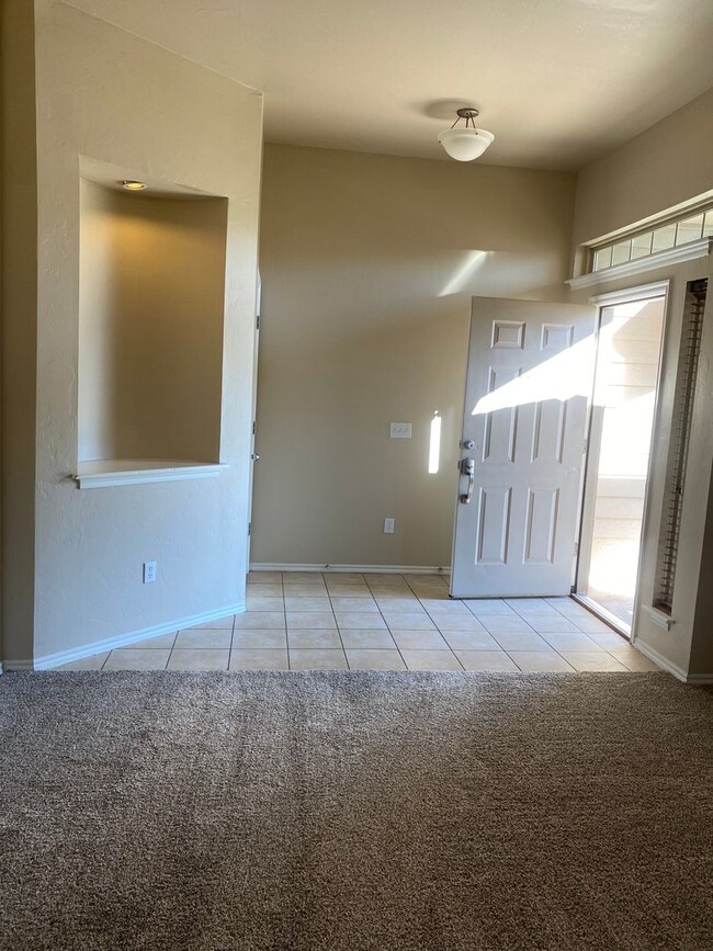 Foto del edificio - Beautiful 3 Bed, 2 Bath, 2 Car Garage in Y...