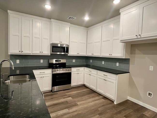 Building Photo - Beautiful 2 Bed 2 Bath! $500 Off First Full Month!!