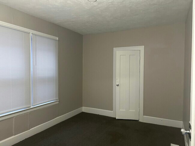 Building Photo - 2067 Hazelwood Street