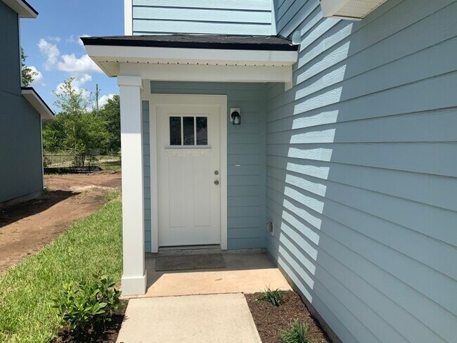 Building Photo - BEAUIFUL NEW HOME
