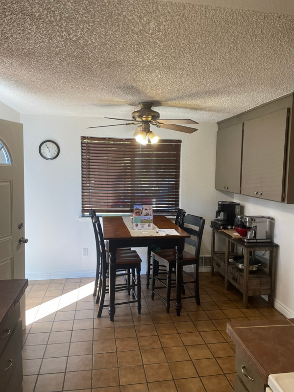 Foto del edificio - 6115 S Thompson Ave