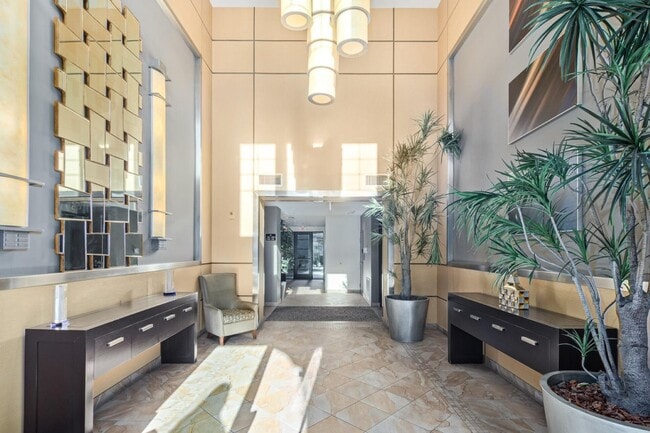 Building Photo - 7291 N Scottsdale Rd