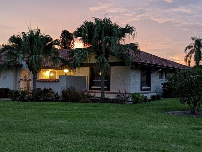 Building Photo - 5581 Golf Pointe Dr