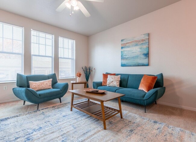 1Br, 1BA - 785SF - Living Room - Canyon Court
