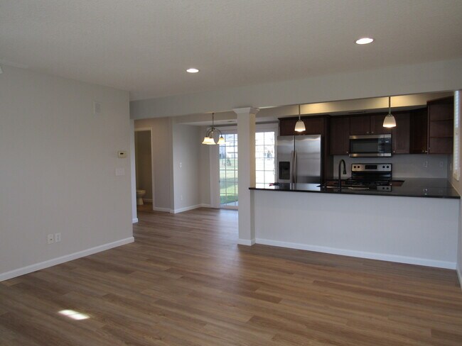 Building Photo - 5950 Valley Dr