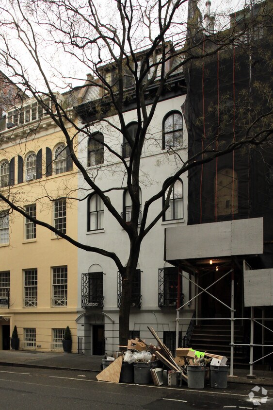 Primary Photo - 16 W 9th St