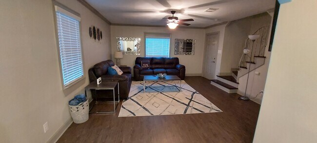 Sala de estar - 3338 Blodgett St