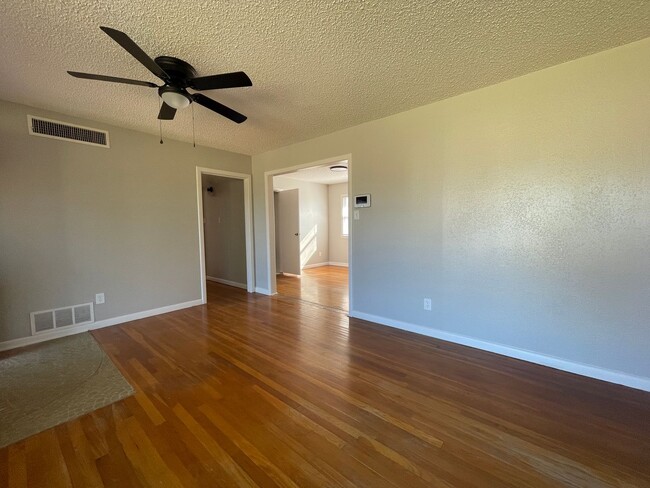 Building Photo - Spacious Home with Fenced Backyard