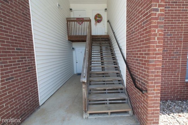 Building Photo - 2 br, 1 bath Apartment - 102/104 Landon Drive