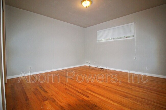 Building Photo - 2208 25th St