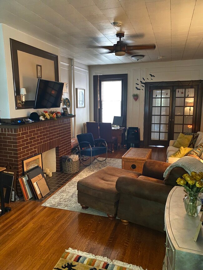 Building Photo - 357 College Avenue