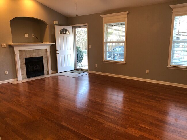 Building Photo - 2204 Cedar Creek Dr