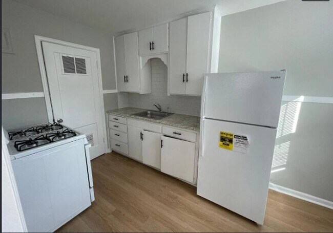 Foto del edificio - 810 S Crestway St